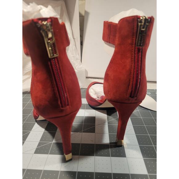 Size 8 Calvin Klein Tanda Scratch Ankle Suede Pumps - Picture 16 of 16